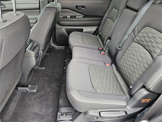 2025 Nissan Pathfinder S photo 7