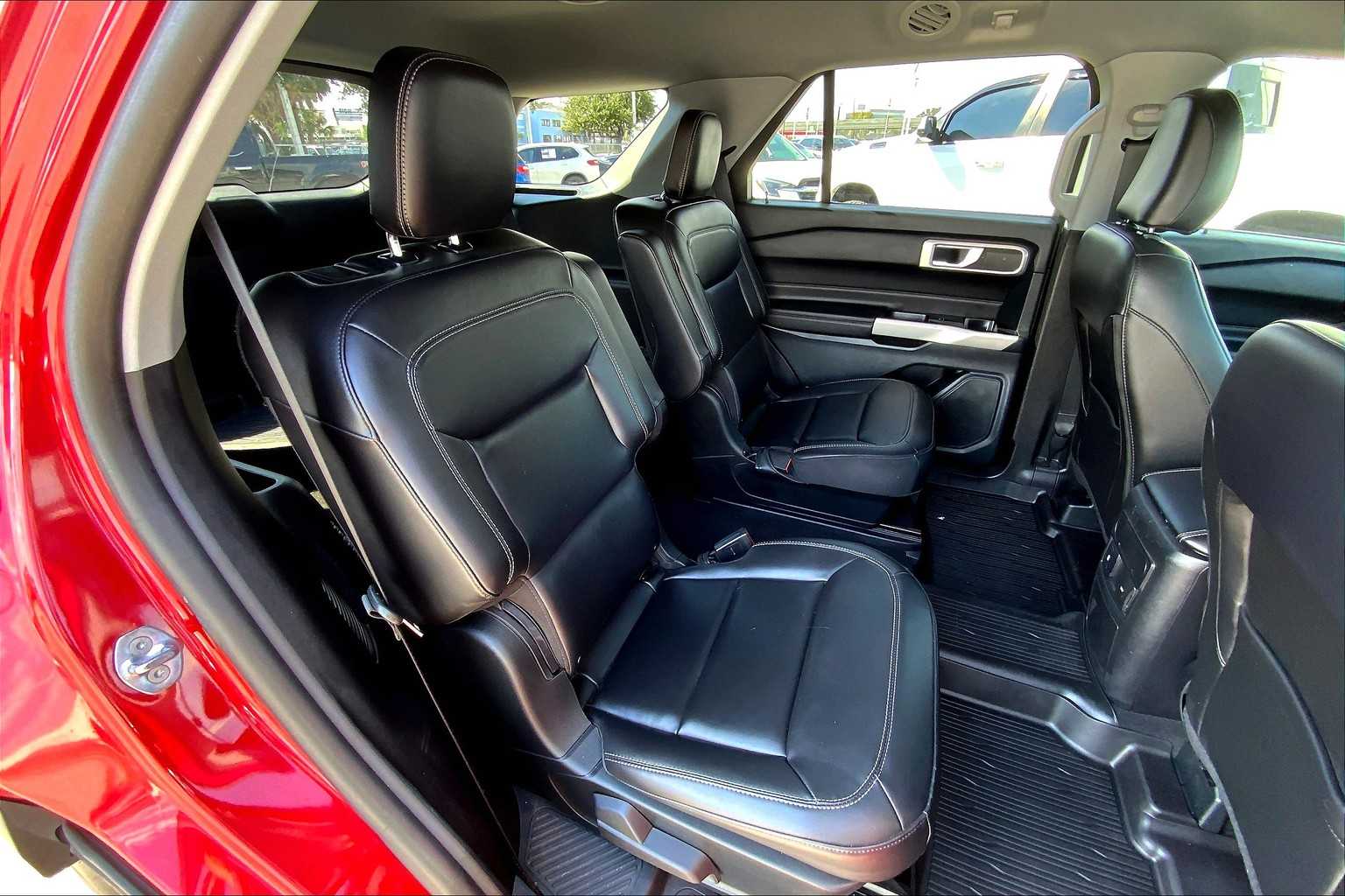 2023 Ford Explorer XLT photo 16