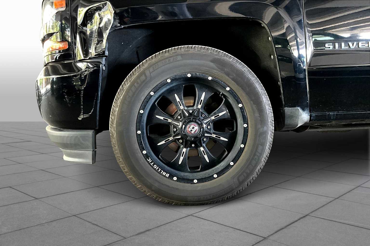 2018 Chevrolet Silverado 1500 Custom photo 10