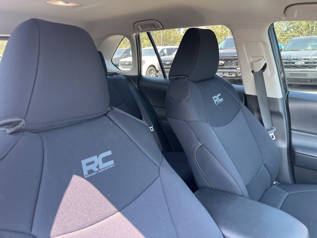2025 Toyota RAV4 LE photo 7