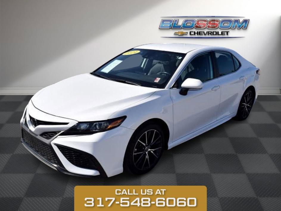 2024 Toyota Camry SE photo 3