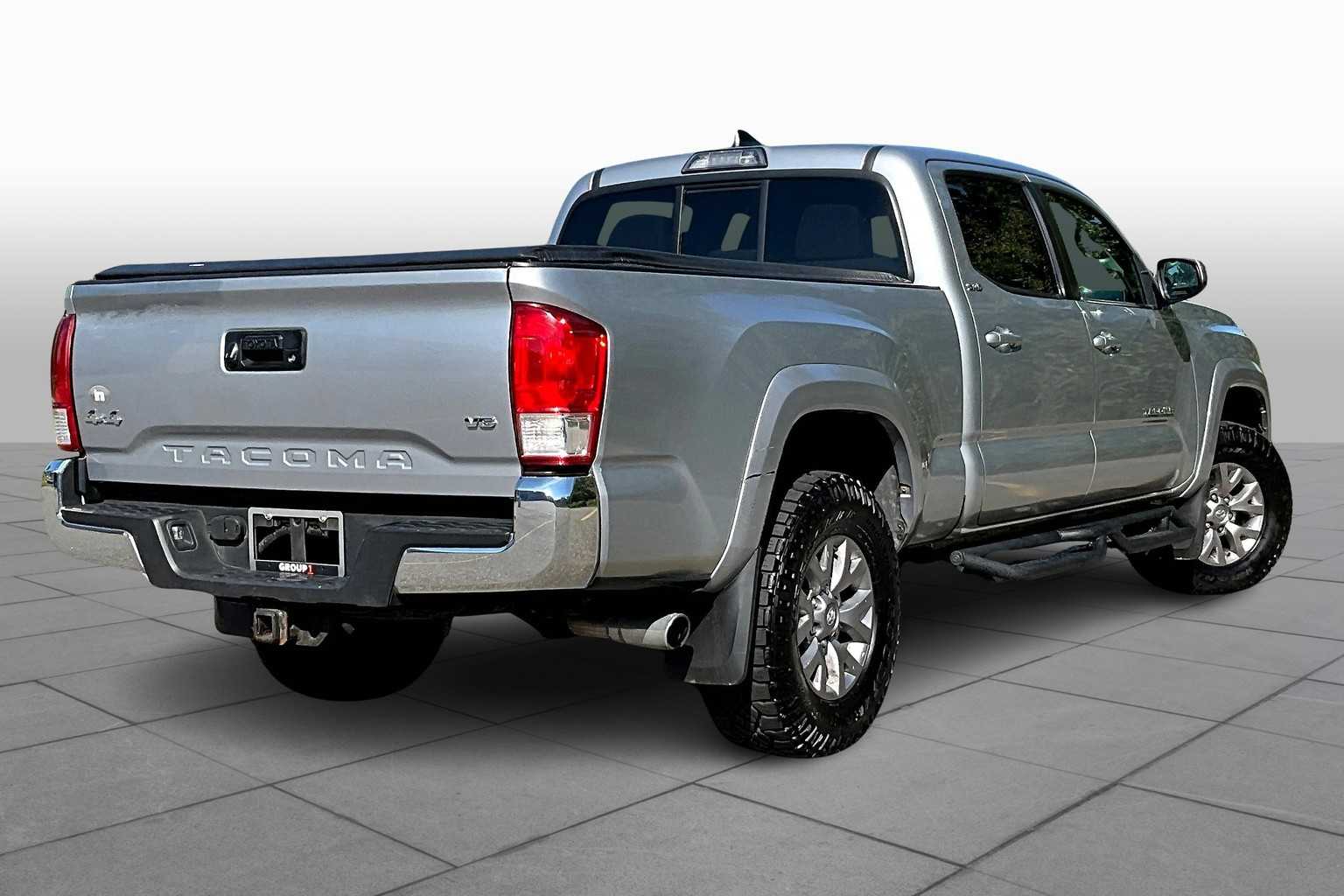 2016 Toyota Tacoma SR5 photo 12