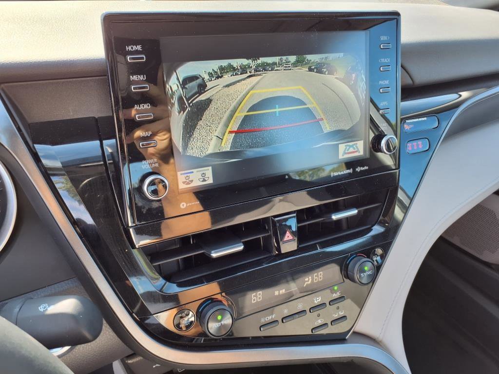 2021 Toyota Camry Hybrid LE photo 15