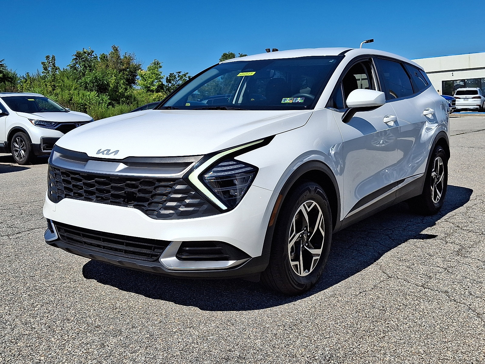 2024 Kia Sportage LX photo 2