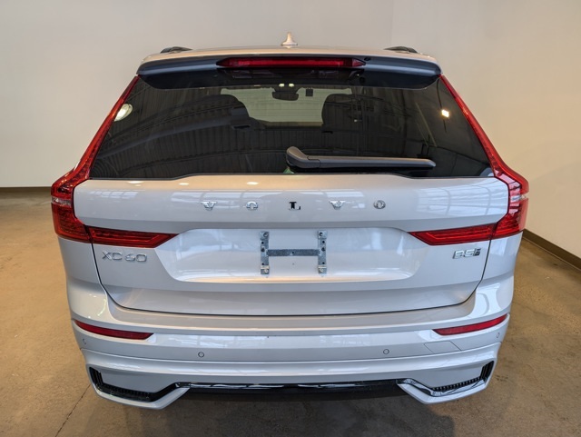 2025 Volvo XC60 B5 Core photo 4