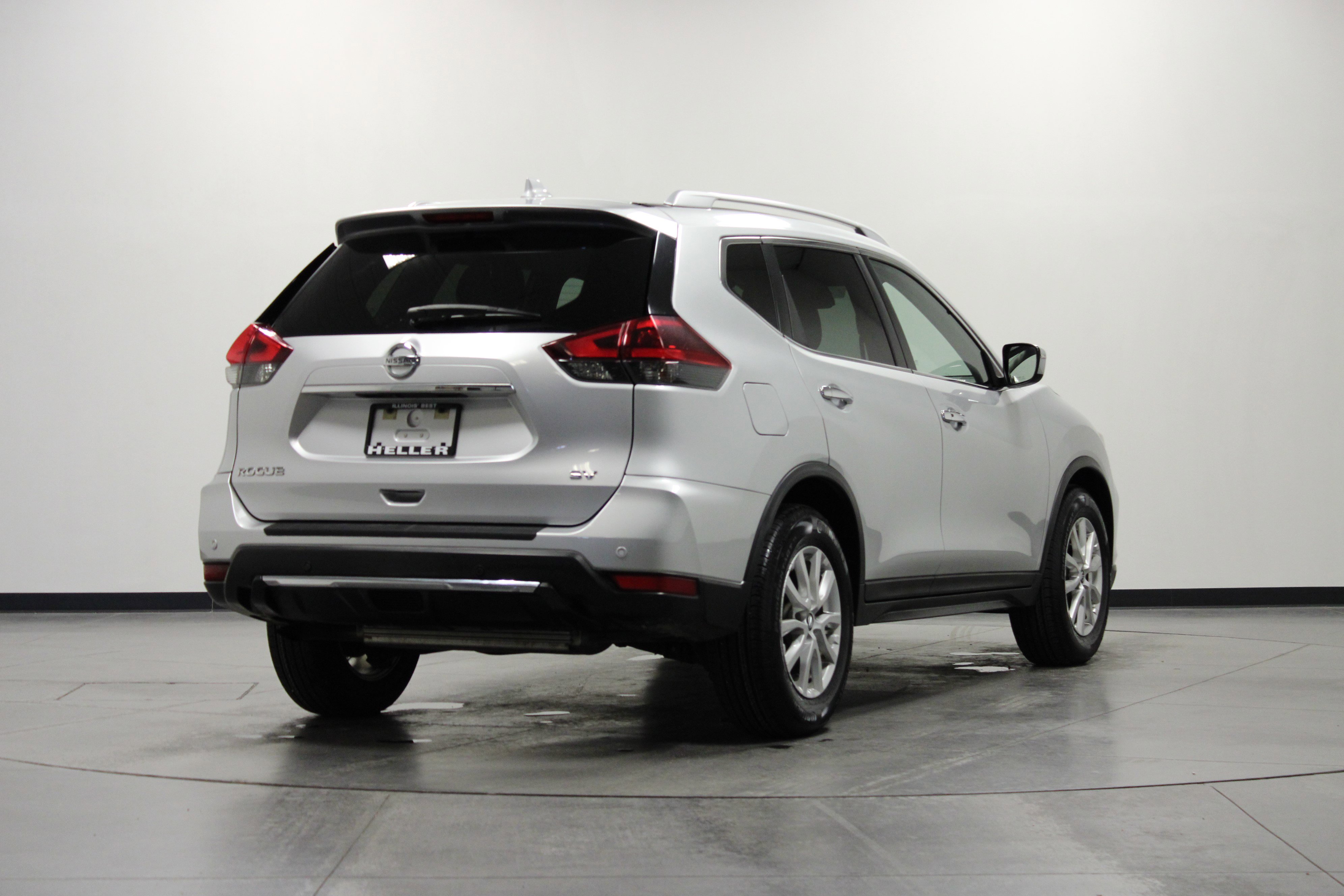 2020 Nissan Rogue SV photo 3