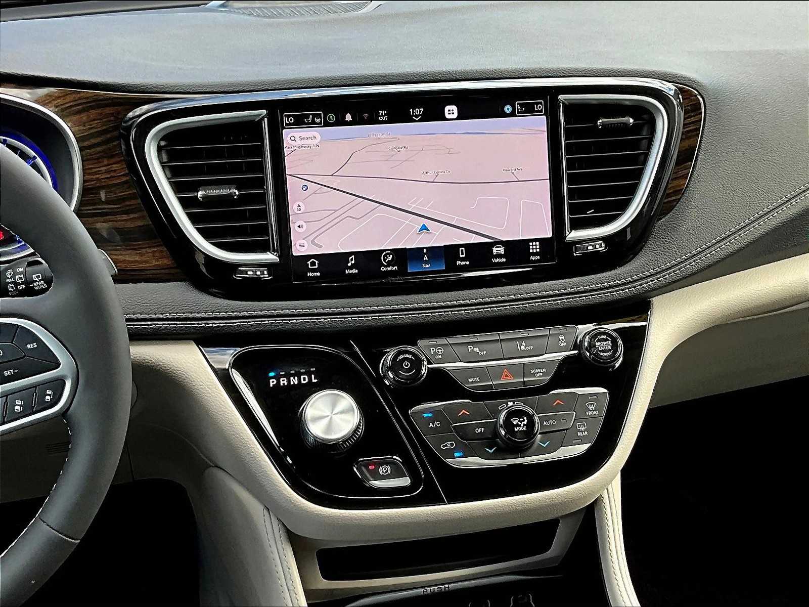 2023 Chrysler Pacifica Hybrid Limited photo 19
