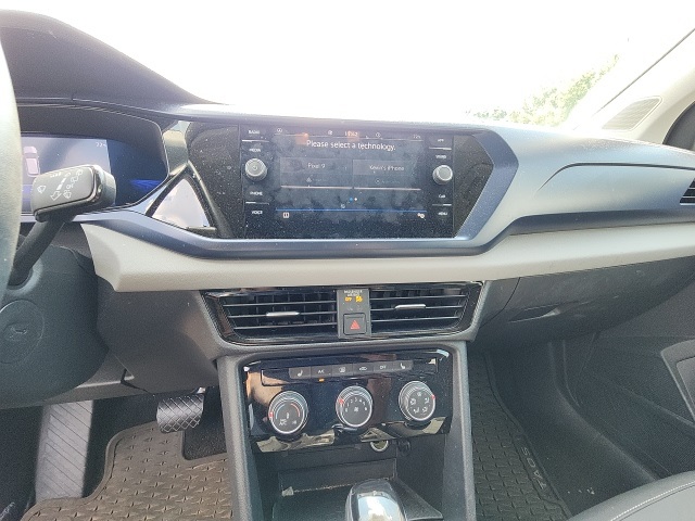 2023 Volkswagen Taos SE photo 12
