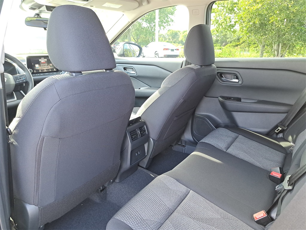 2026 Nissan Rogue SV photo 11