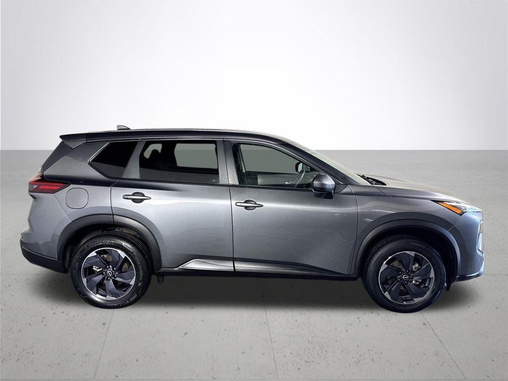 2024 Nissan Rogue SV photo 5