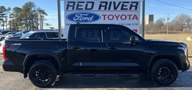 2024 Toyota Tundra SR5's photo