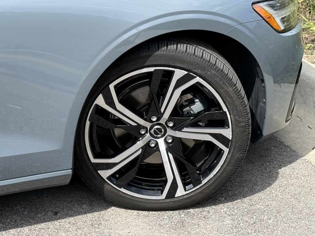 2024 Volvo S60 B5 Core photo 7