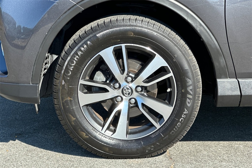 2017 Toyota RAV4 XLE photo 21