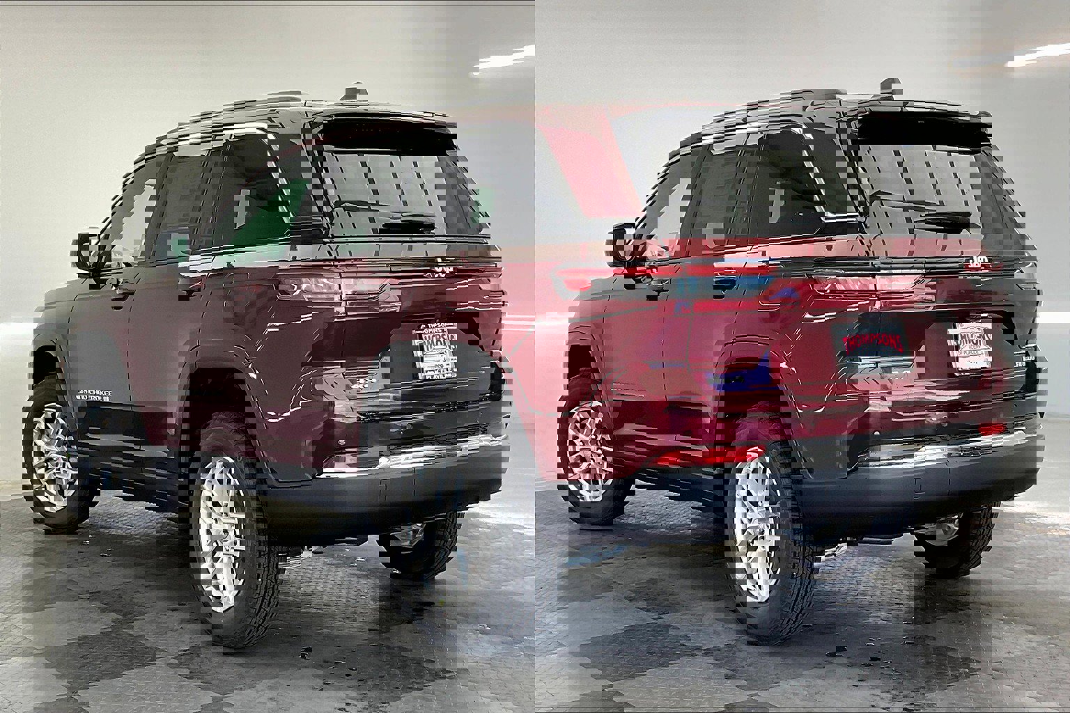 2025 Jeep Grand Cherokee Laredo X photo 2