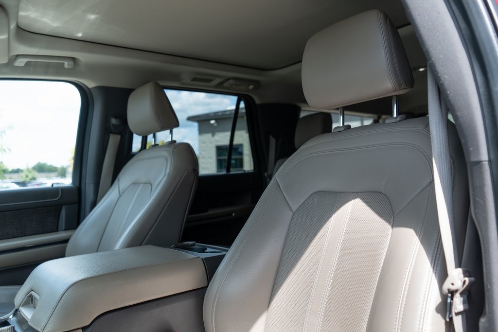 2021 Ford Expedition MAX Limited photo 11