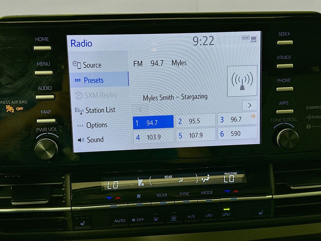 2024 Toyota Sienna XLE photo 14
