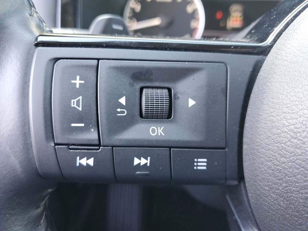 2024 Nissan Pathfinder SL photo 9