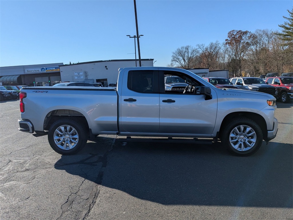2020 Chevrolet Silverado 1500 Custom photo 2