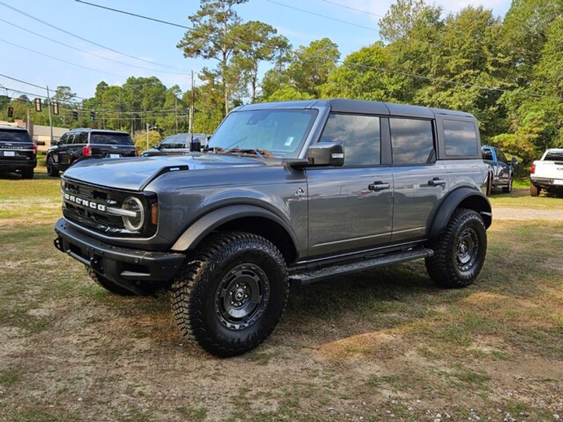 2024 Ford Bronco Outer Banks photo 3