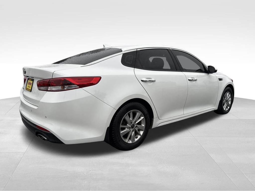 2018 Kia Optima LX photo 4