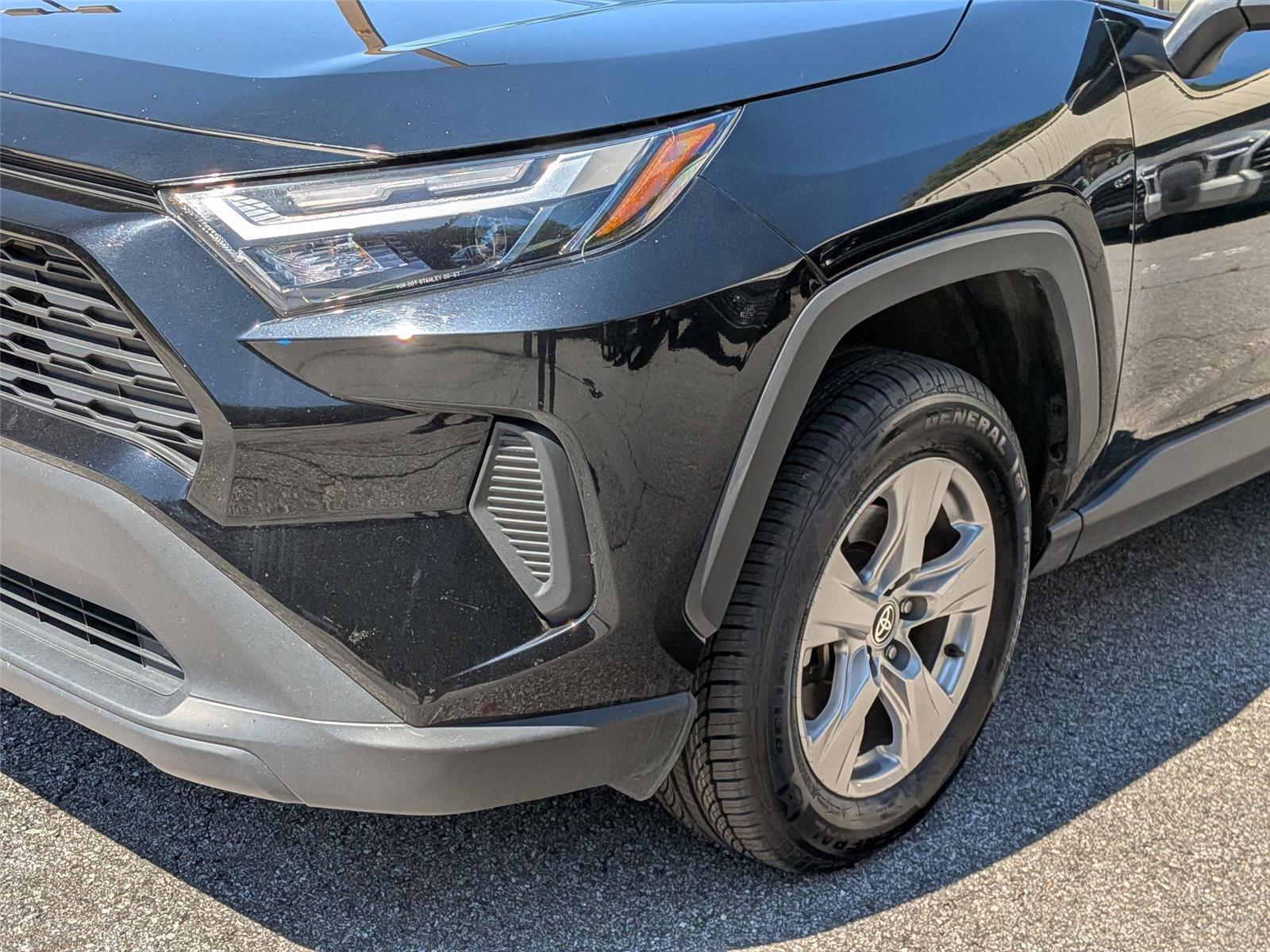 2023 Toyota RAV4 XLE photo 6