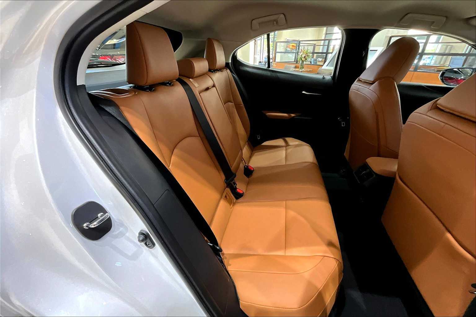 2022 Lexus UX 200 photo 18