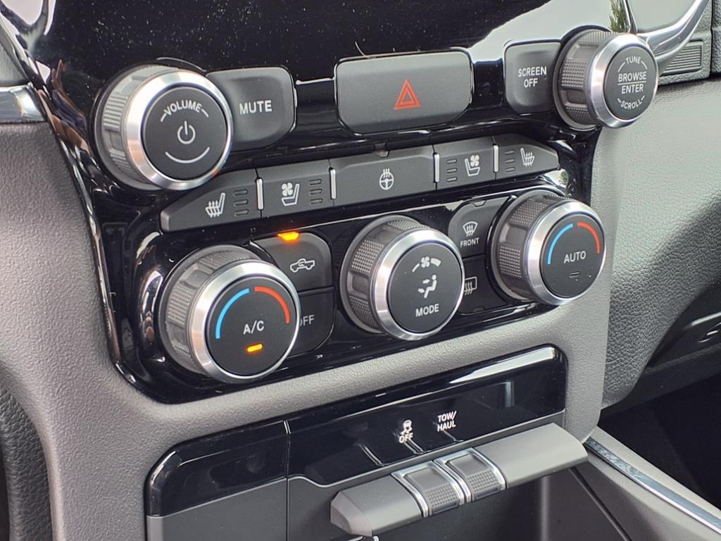 2024 Ram 1500 Laramie photo 10