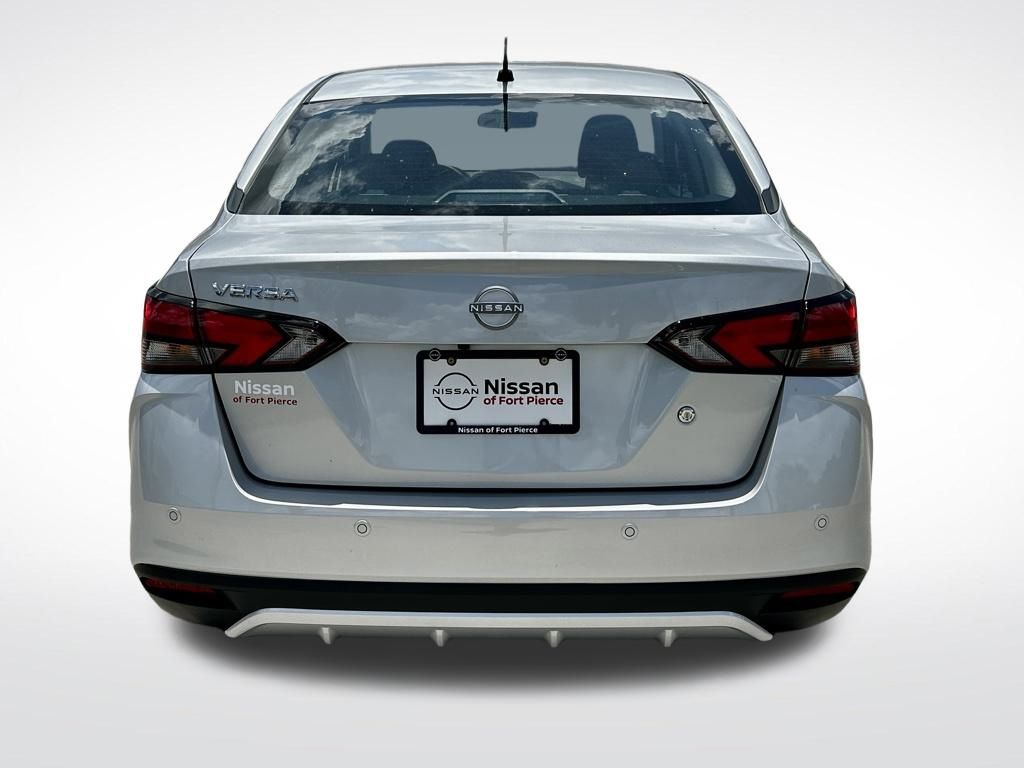 2025 Nissan Versa S photo 4