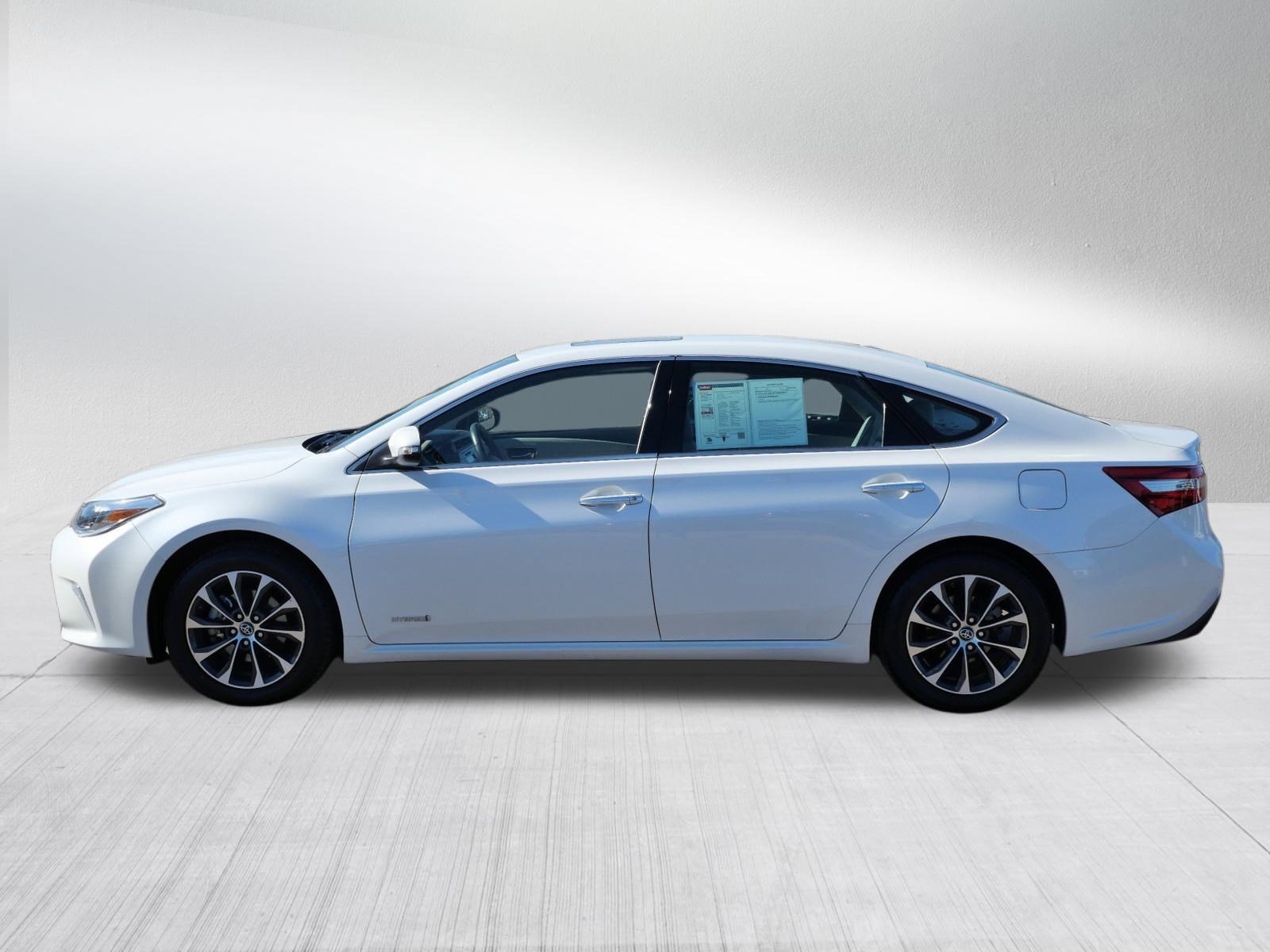 2018 Toyota Avalon Hybrid XLE Premium photo 3