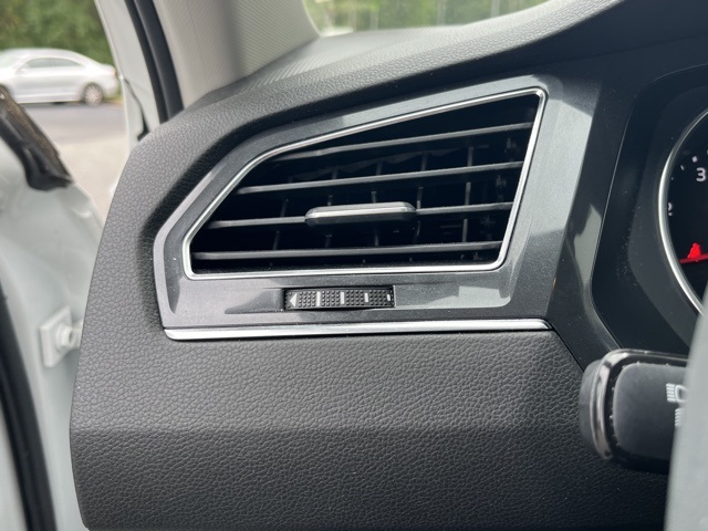 2021 Volkswagen Tiguan SE photo 26