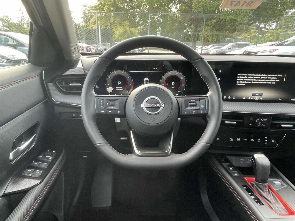 2026 Nissan Kicks SR photo 4