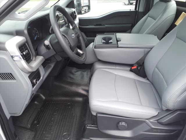 2025 Ford F-550 XL photo 4