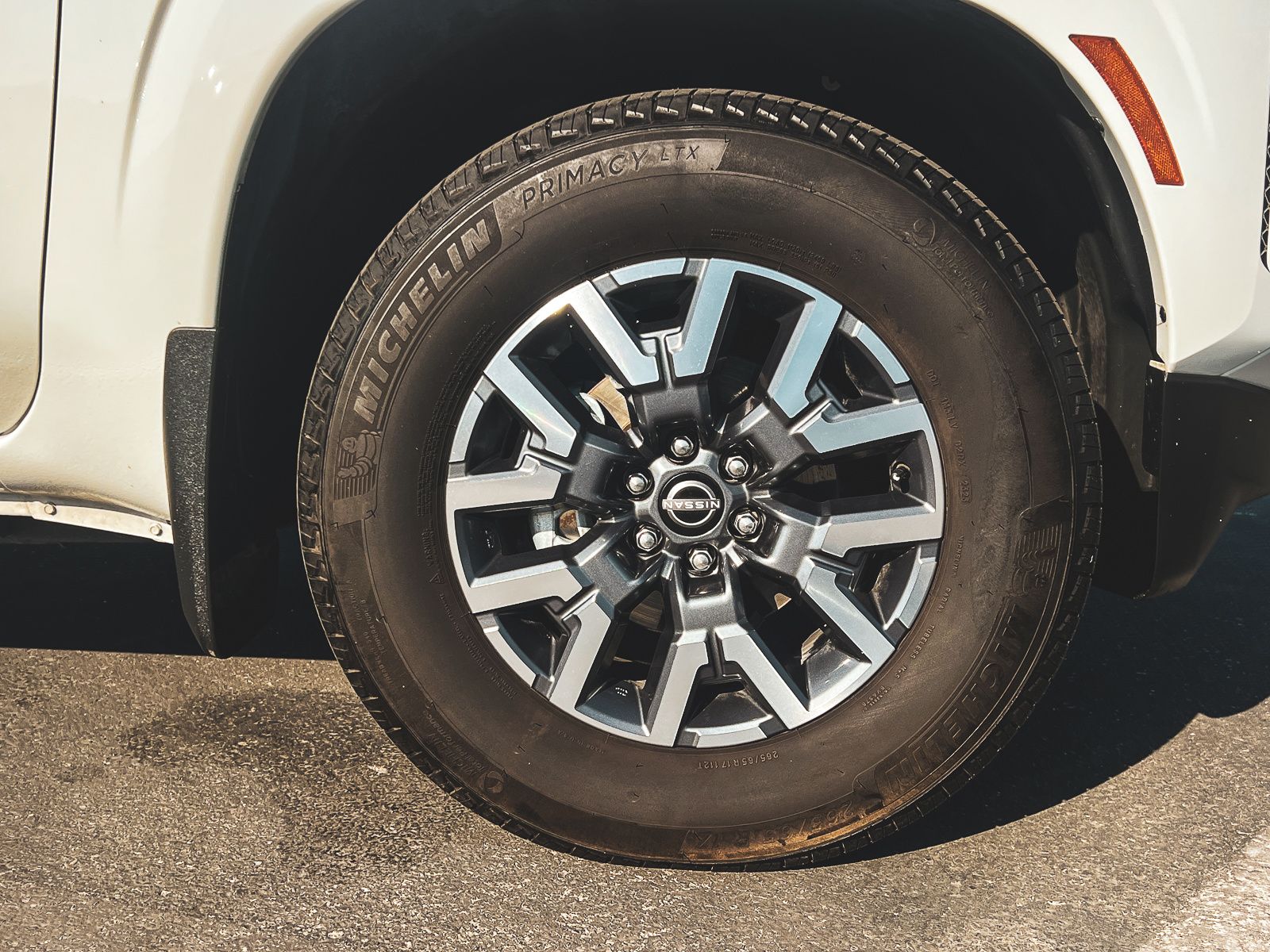2024 Nissan Frontier SL photo 5