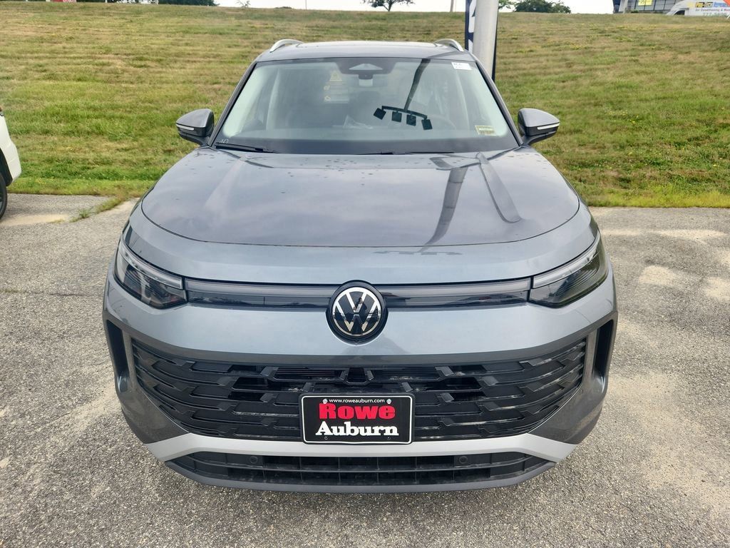 2025 Volkswagen Tiguan SE photo 2
