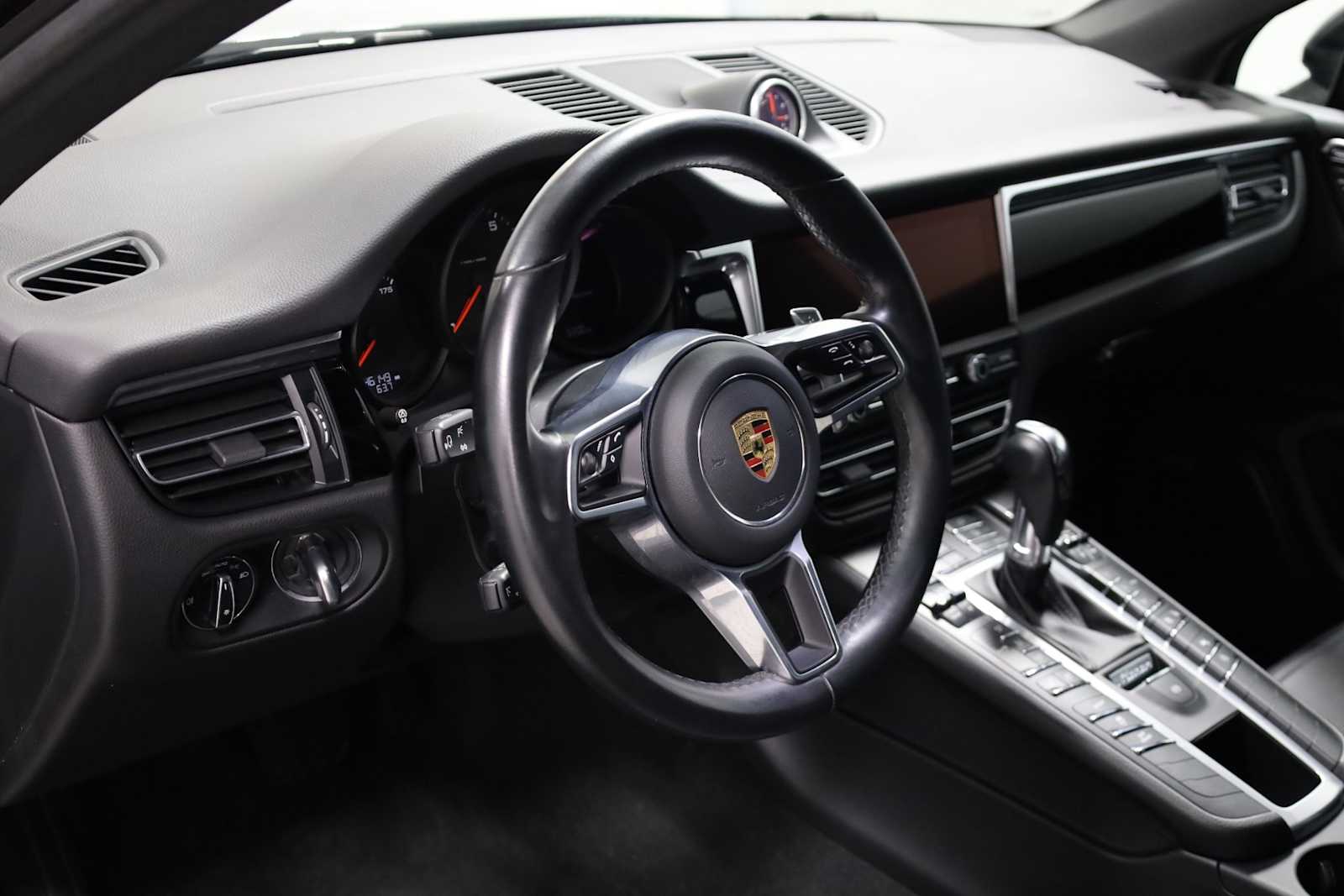 2021 Porsche Macan Base photo 4