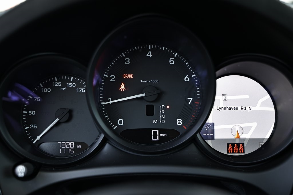 2025 Porsche Macan T photo 30
