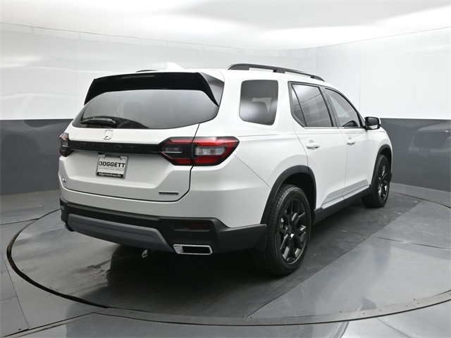 2025 Honda Pilot Touring photo 4