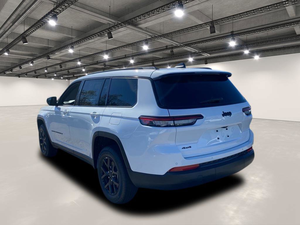 2025 Jeep Grand Cherokee Altitude X photo 2