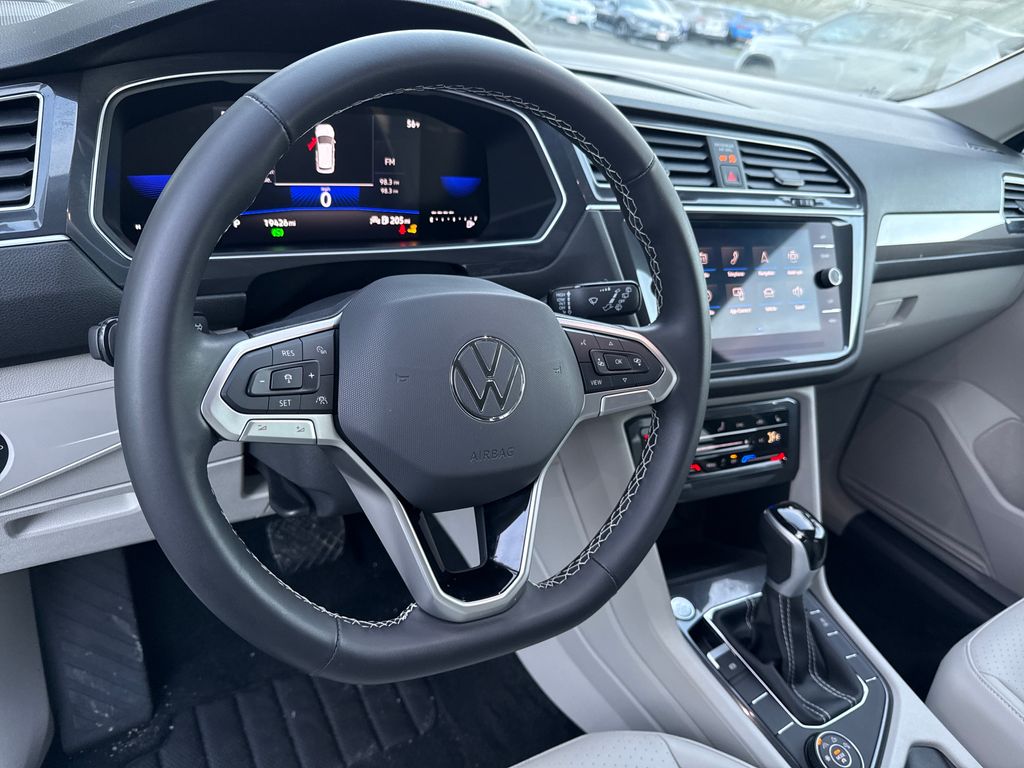 2024 Volkswagen Tiguan SE Wolfsburg Edition photo 4
