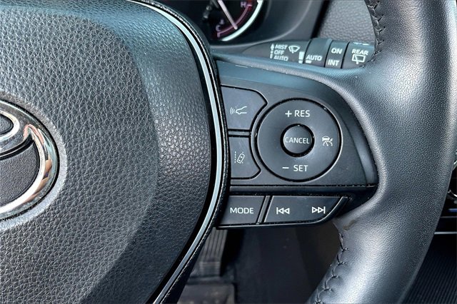 2020 Toyota RAV4 Limited photo 16