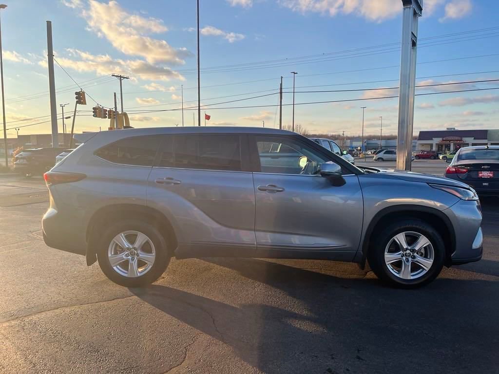 2023 Toyota Highlander LE Limited photo 5
