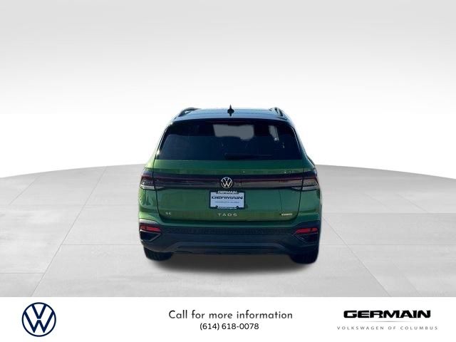 2025 Volkswagen Taos SE photo 4