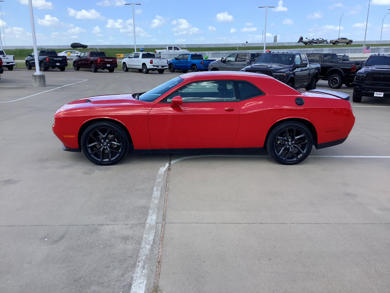 2023 Dodge Challenger SXT photo 9