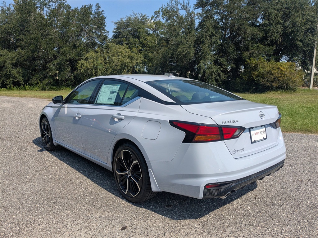 2025 Nissan Altima SR photo 4