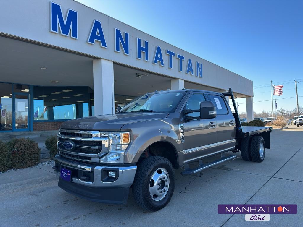 2022 Ford F-350 Super Duty Chassis Cab Lariat's photo