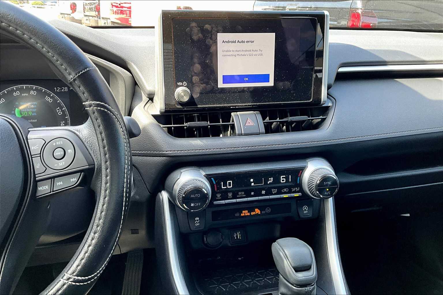 2023 Toyota RAV4 XLE photo 3