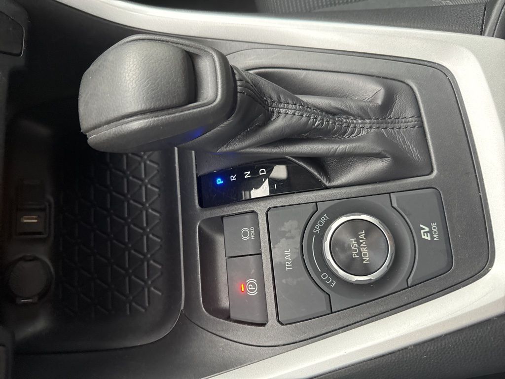 2020 Toyota RAV4 Hybrid LE photo 25
