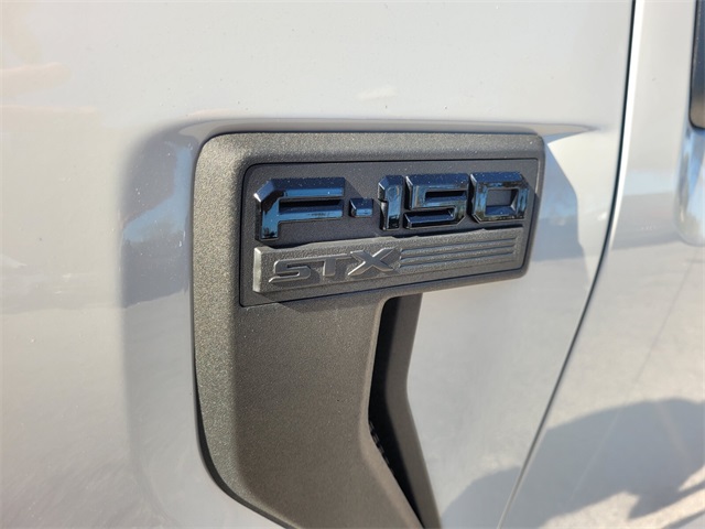 2023 Ford F-150 XL photo 2