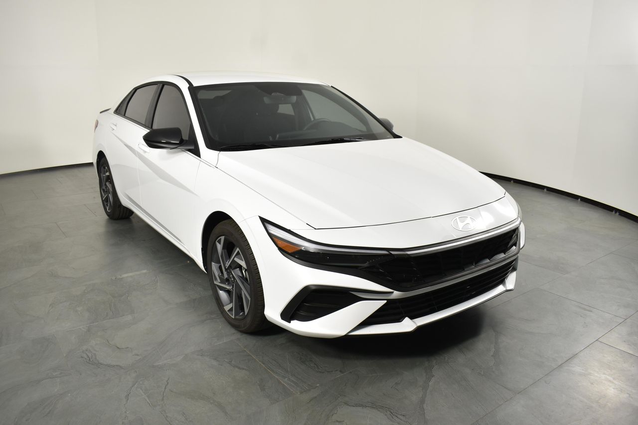 2025 Hyundai Elantra SEL Sport photo 2