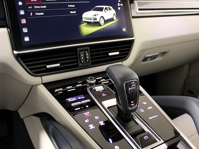 2023 Porsche Cayenne E-Hybrid Platinum Edition photo 13